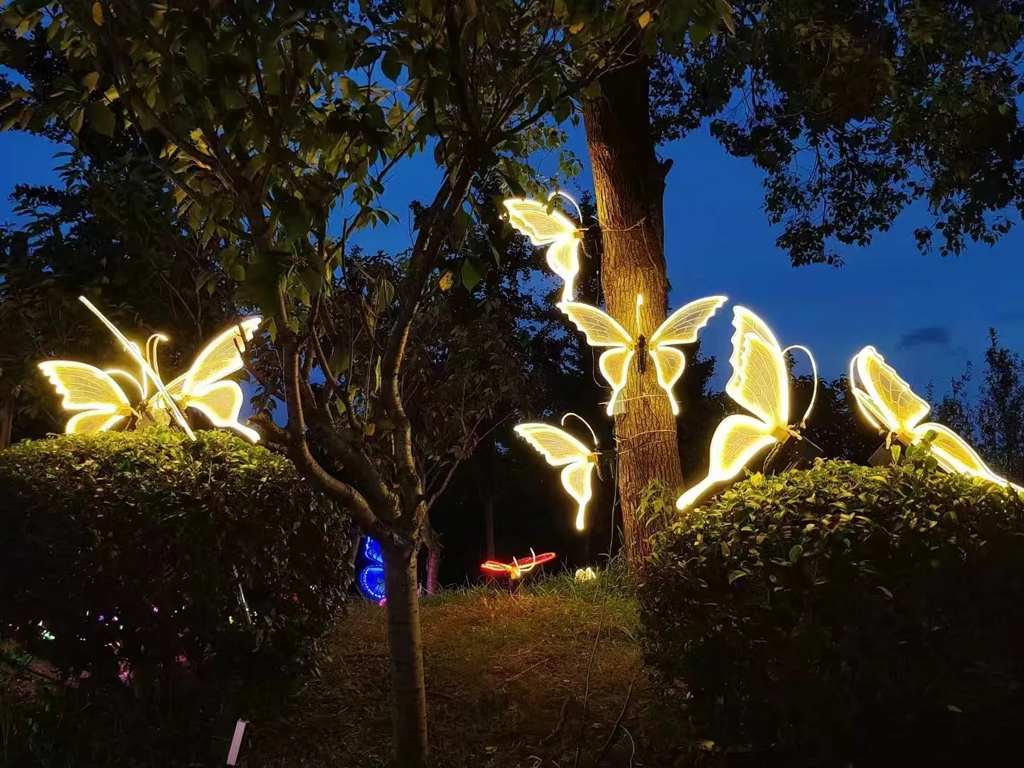 Decoração de natal 32cm luz borboleta dinâmica à prova dwaterproof água paisagem luz decoração do jardim luz borboleta elétrica