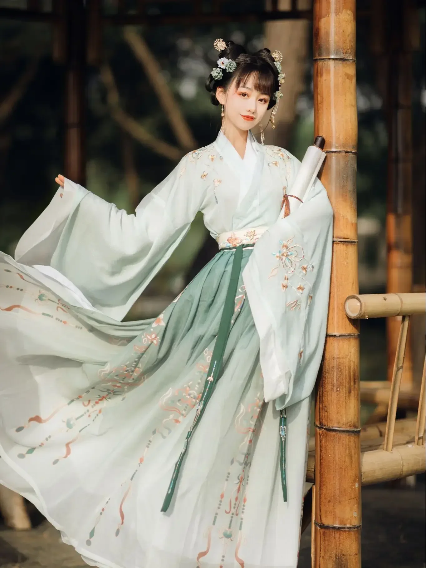 Gaun Hanfu wanita pakaian kain tradisional Cina kostum panggung tari rakyat kuno Cosplay putri peri Oriental