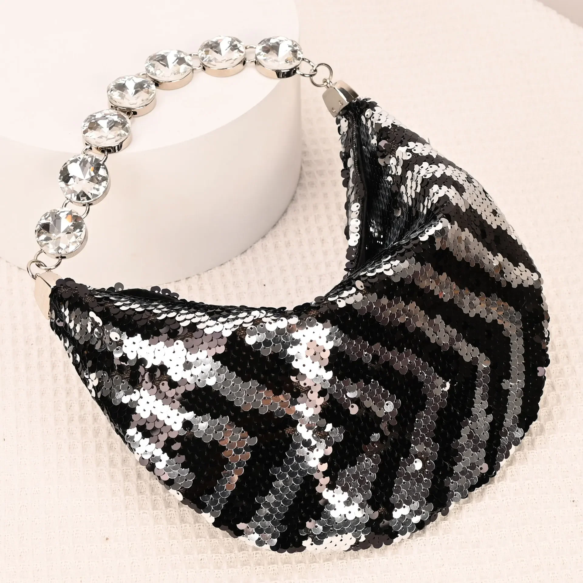 Same sequined crescent bag with diamond chain underarm bag women's fashion versatile portable shoulder bag