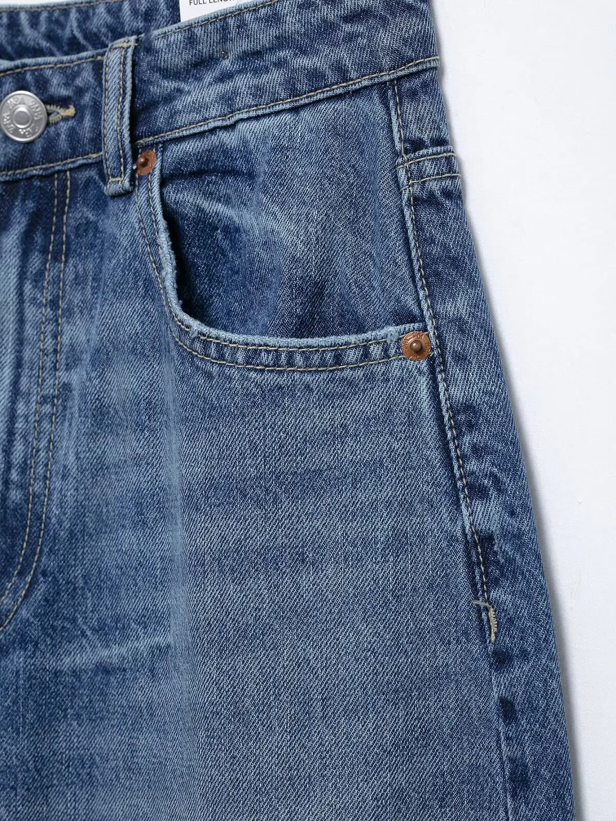 جينز RARA النسائي ذو القطع المستقيمة مع تصميم تقليدي بخمسة جيوب وزر يطير وتفاصيل مخيطة للملابس غير الرسمية