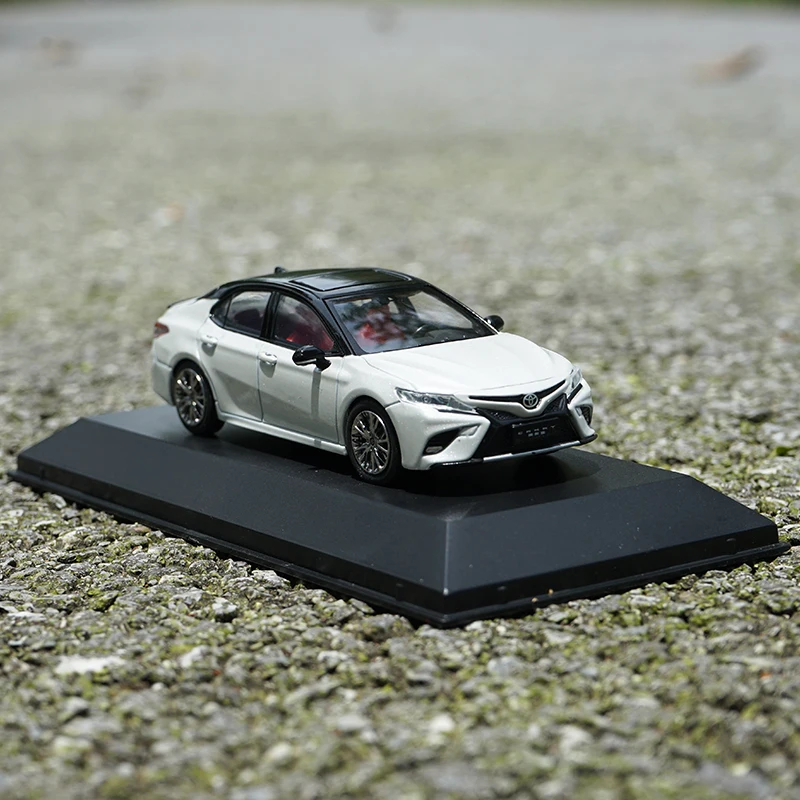 1:43 Toyota 8th CAMRY Alloy Model Car Static high simulation Metal Model Vehicles scatola originale per la raccolta dei regali