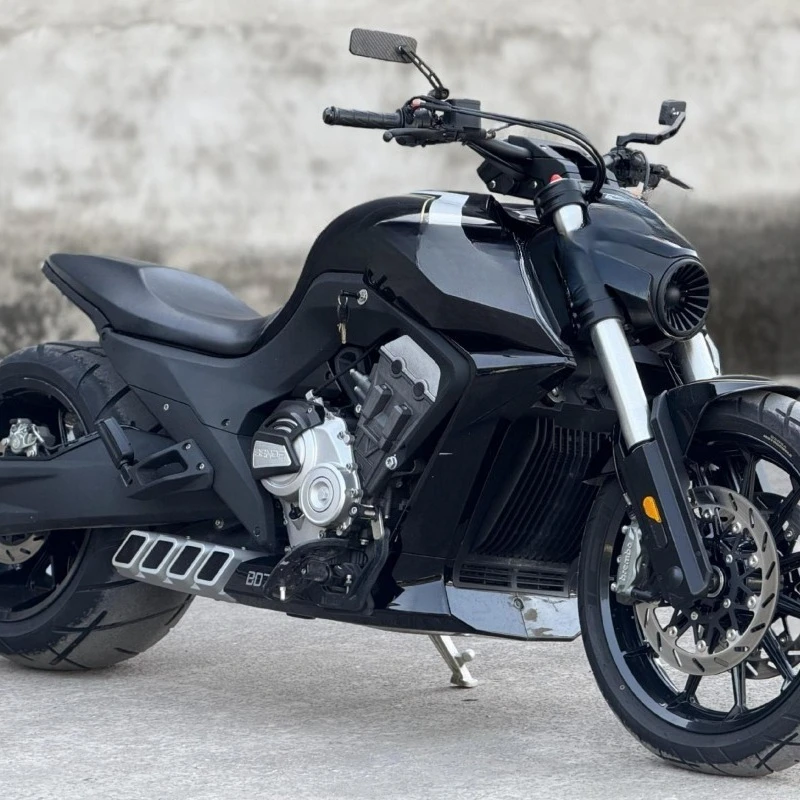 Four-cylinder water-cooled retro cruise 700-weight locomotive wide tire motorcycle