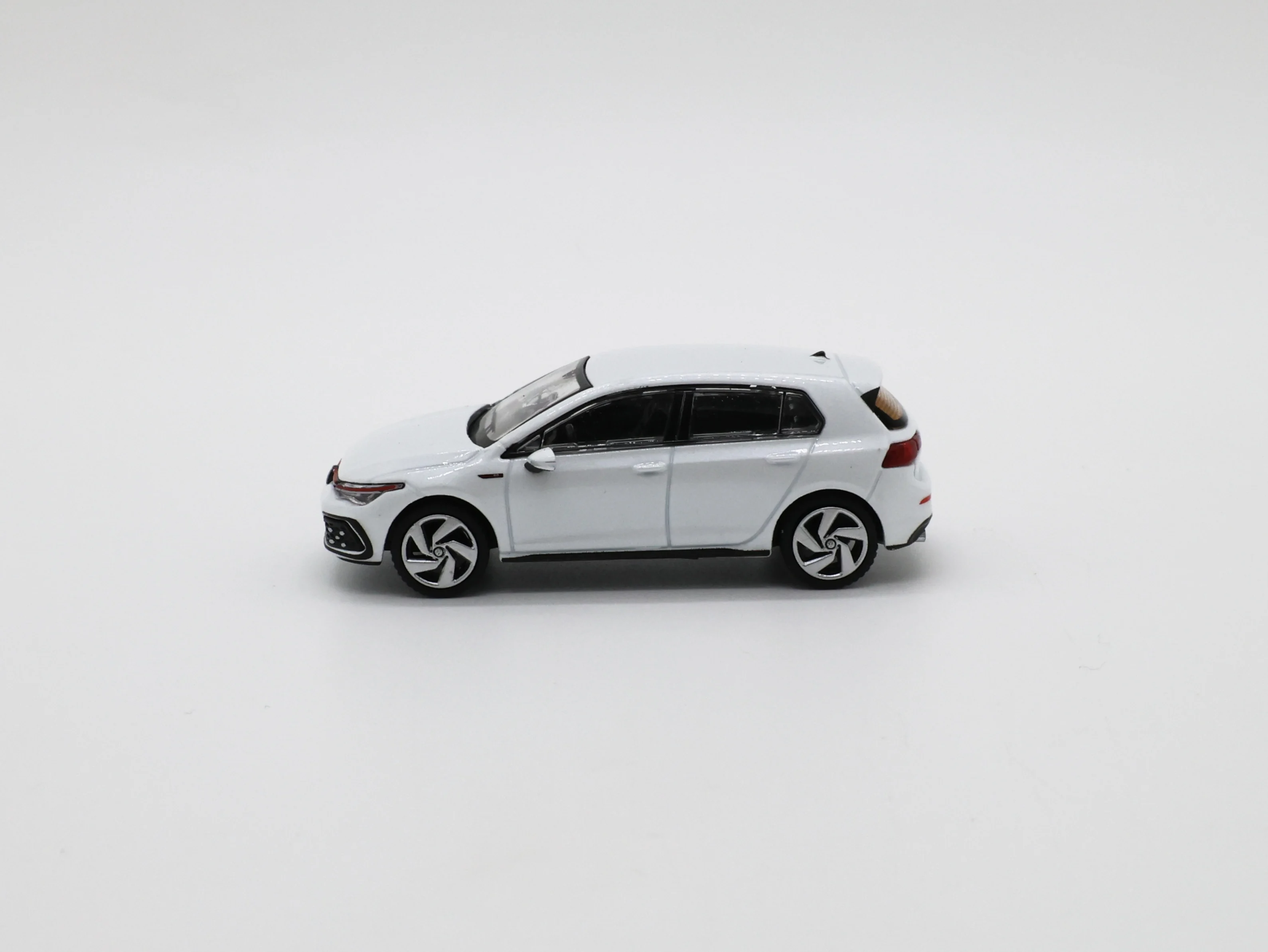 Sonic Gear 1/64 Volkswagen Golf GTI MK8 SUV Sportwagen Druckguss-Miniaturmodell mit Freilaufrädern Sammlerstück Geschenk für Kinder Jungen – Detail 2