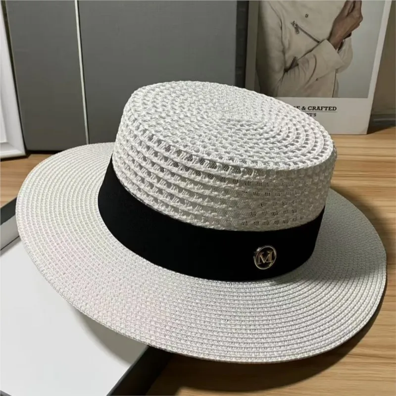 

Simple flat-topped hat versatile for children and a going out to the seaside or