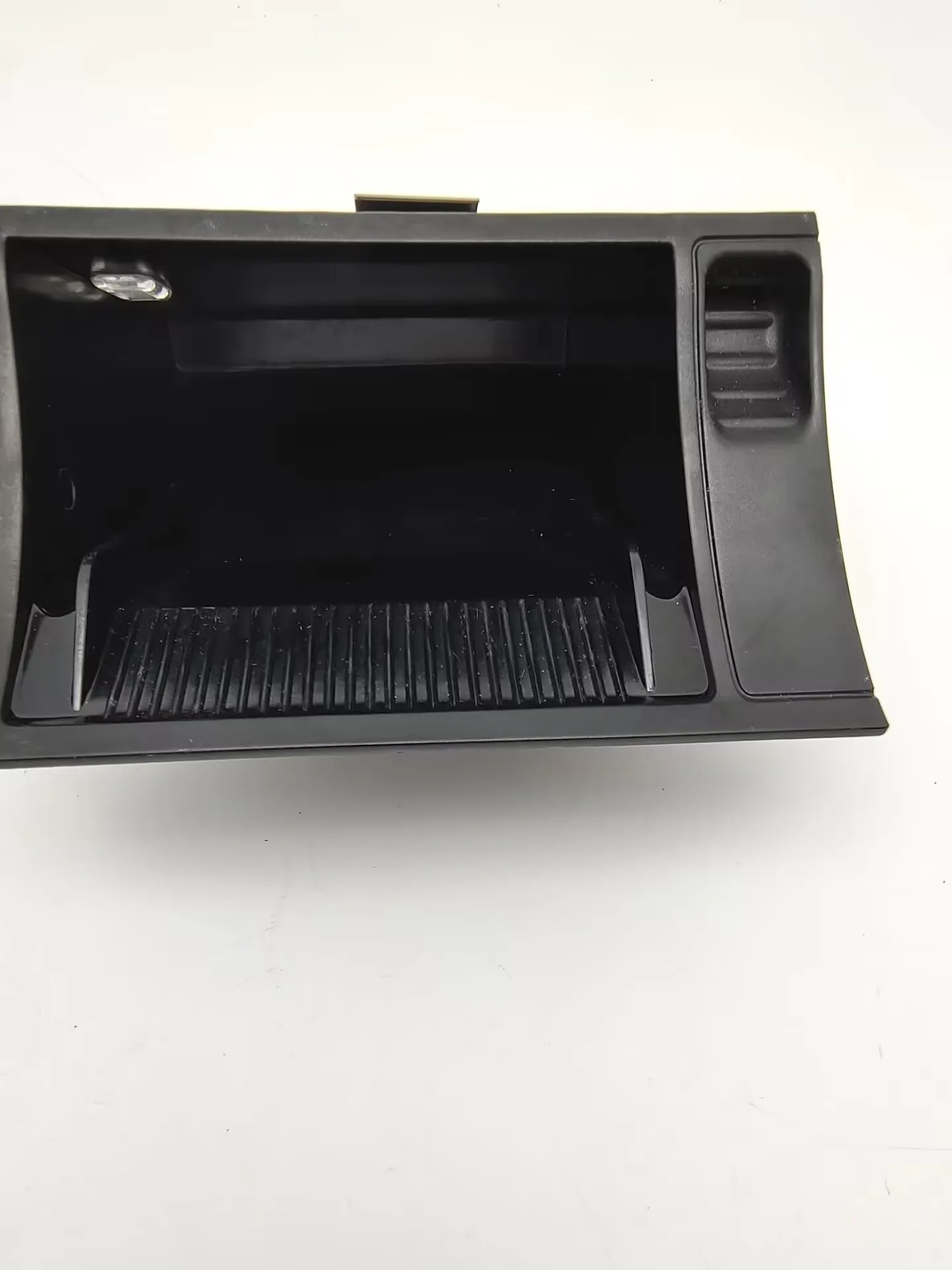 High quality automotive parts suitable for the 07-14 Skoda new and old Mingrui center console front ashray inner pot accessories