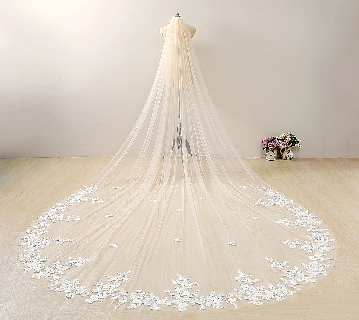 Princess Wedding Veils Appliqued Flower Lace Cathedral Veil One-Layer Bridal Veil With Comb 3M 4M 5M Length Customized