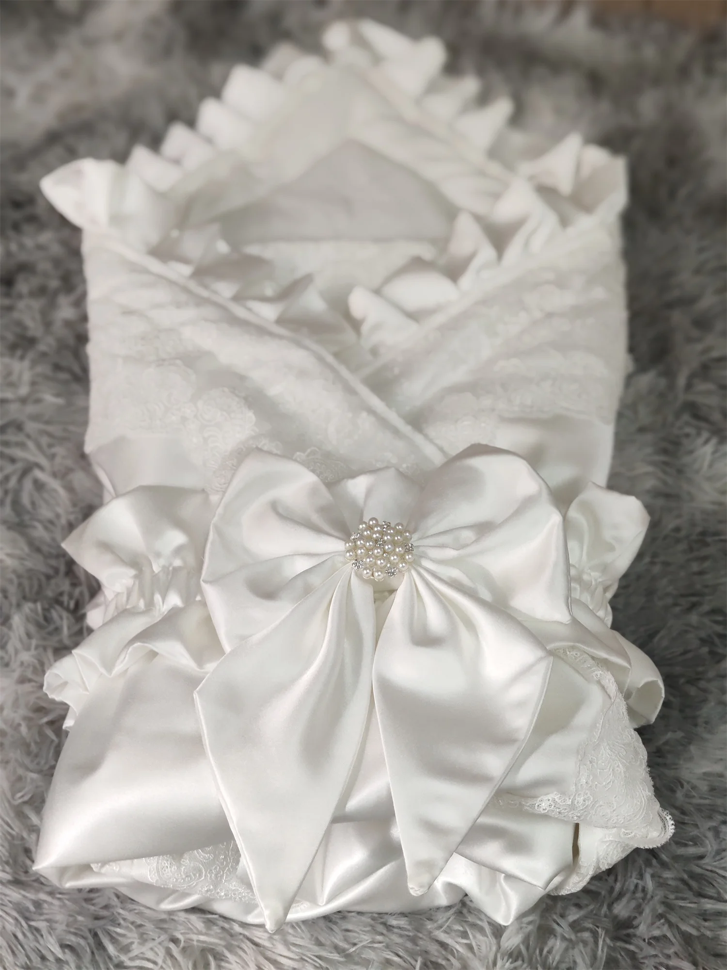 Luxury Soft Satin Wedding Fabric Infant Swaddle Blankets Soft Baby Girls Boys Stroller Wraps With Sash White Christening swaddle