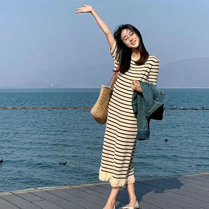 

Female Style Elegant Striped Midi Dress Summer Straight Fashion Fashion Casual Short Sleeve Female Basic O-Neck Dresses Q537