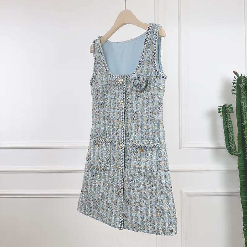 فستان عطر أزرق فاتح بدون أكمام بياقة مربعة على شكل زهرة فستان نسائي أنيق بصدر واحد من التويد فستان قصير فرنسي حلو