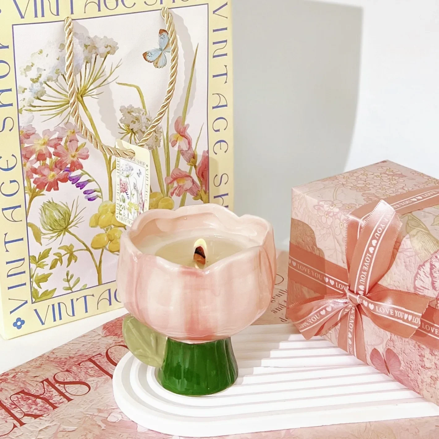 Tulip scented candle souvenir practical gift mother birthday gift aromatherapy bedroom girl light fragrance