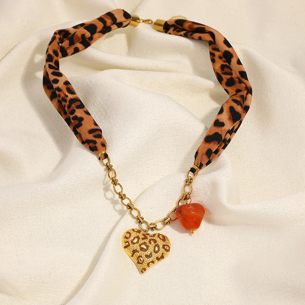 

Vintage Fashion Leopard Print Scarf Heart Pendant Necklace for Women 18K Gold Plated Stainless Steel Charm Jewelry Party Gift