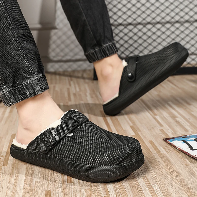 A Pair of New Casual Versatile Comfortable Non-Slip Men's Cotton Slippers for Autumn and Winter, with Added Fleece and Thickened for Warmth, Couple Style Closed-Toe Cotton Shoes