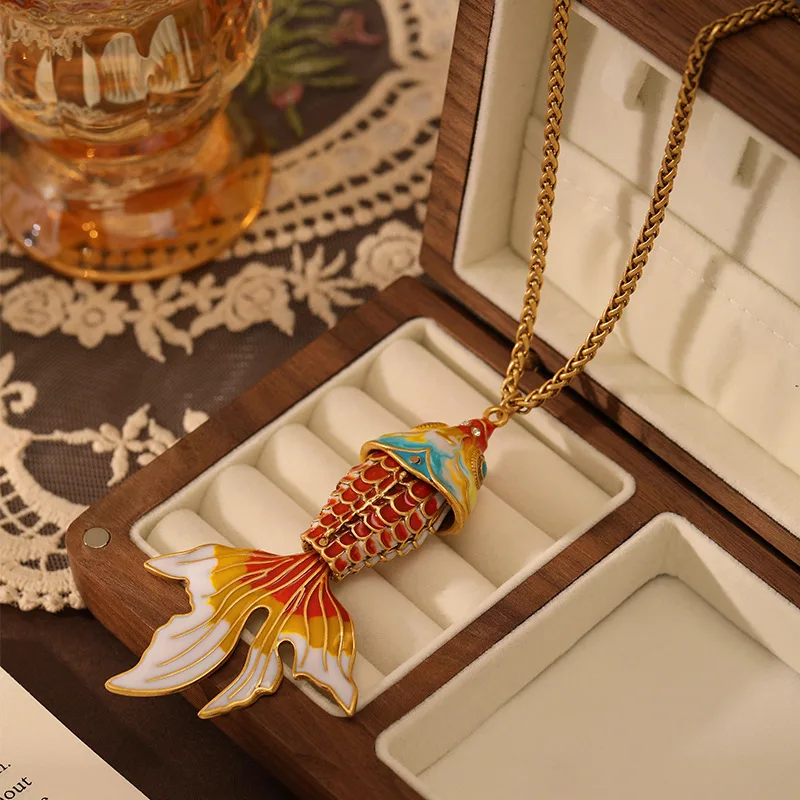 

2026 New Year Personalized Fashion Copper Handpainted Enamel Goldfish Pendant Necklace for Women Niche Versatile Chinese Style