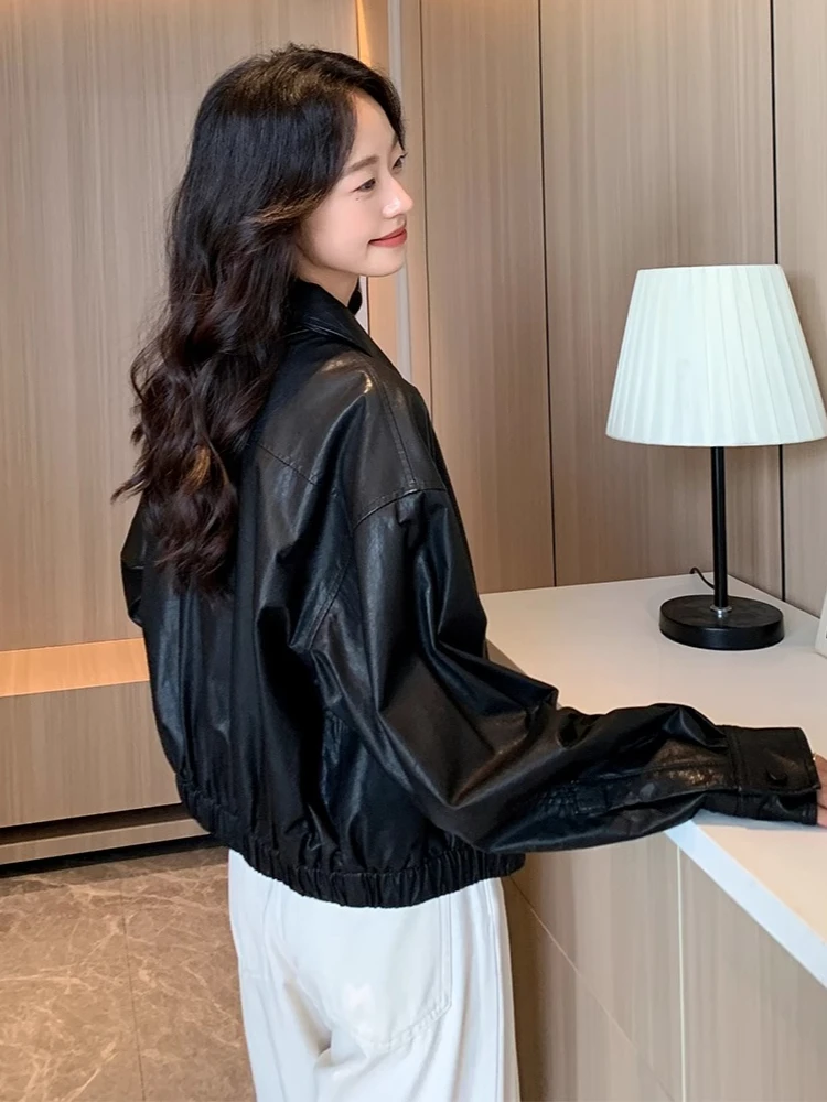 Lässige kurze Jacken aus echtem Leder für Damen, Frühling und Herbst 2022, neuer High-End-Vintage-einfacher, weicher, schwarzer Mantel aus echtem Schaffell