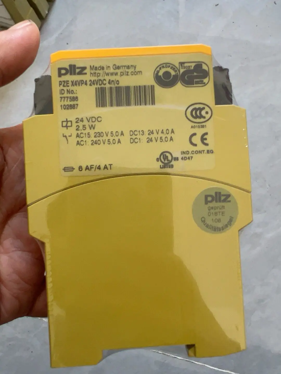 Pilz PZE X4VP4 24VDC Project Remaining Undismantled