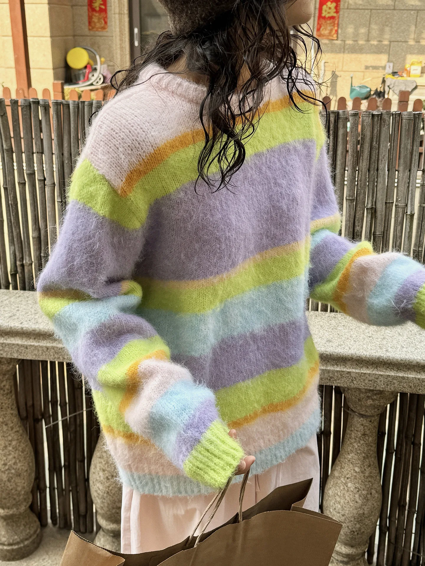 

Новый весенний корейский модный свитер из шерсти с радужными полосками, вязаный, с круглым вырезом, свободного кроя, для женщин