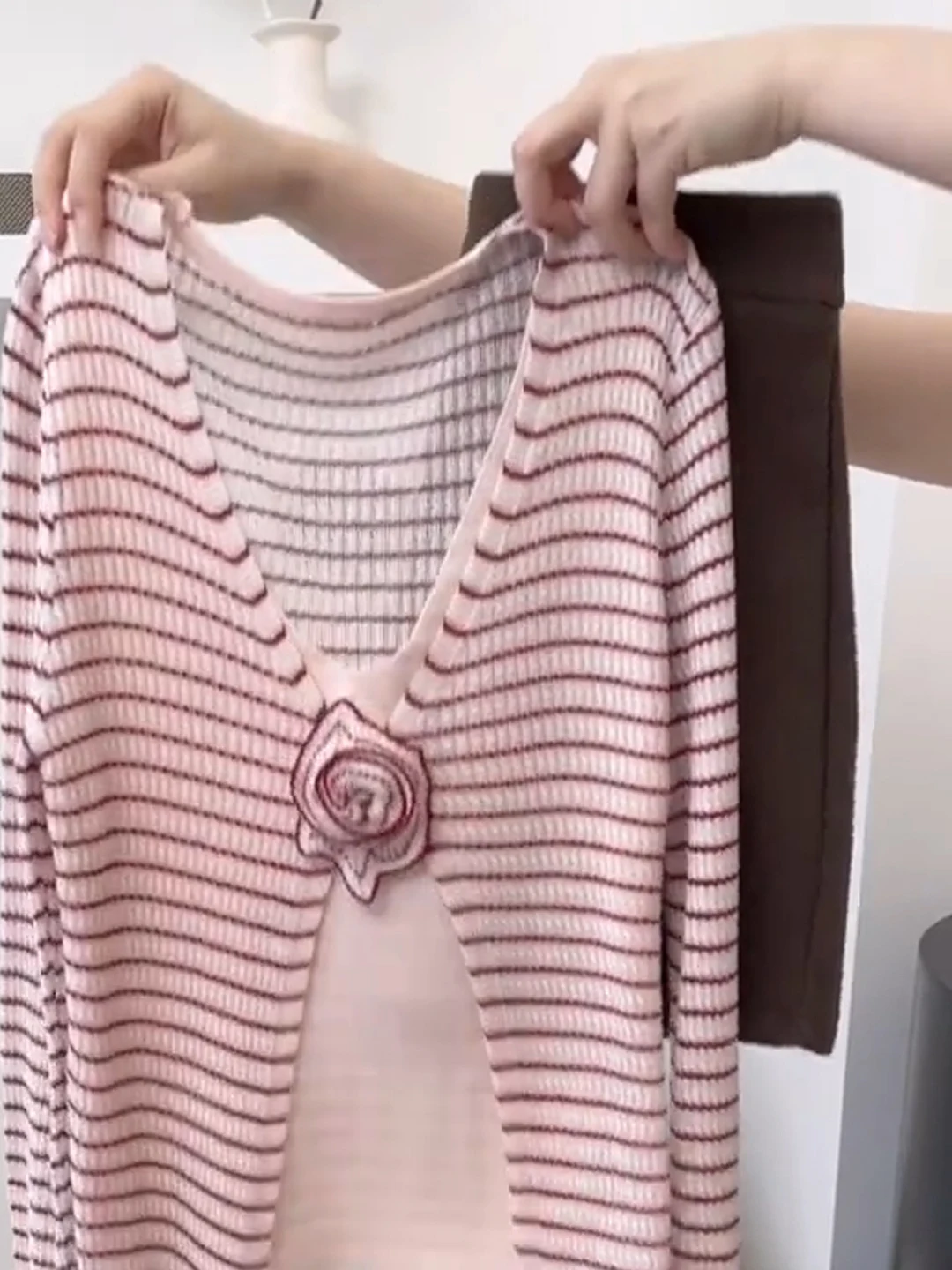 Pull tricoté rose à fleurs 3D pour femme, faux haut deux pièces rayé, humidité ng Long Sve v-ne, coupe régulière, automne hiver