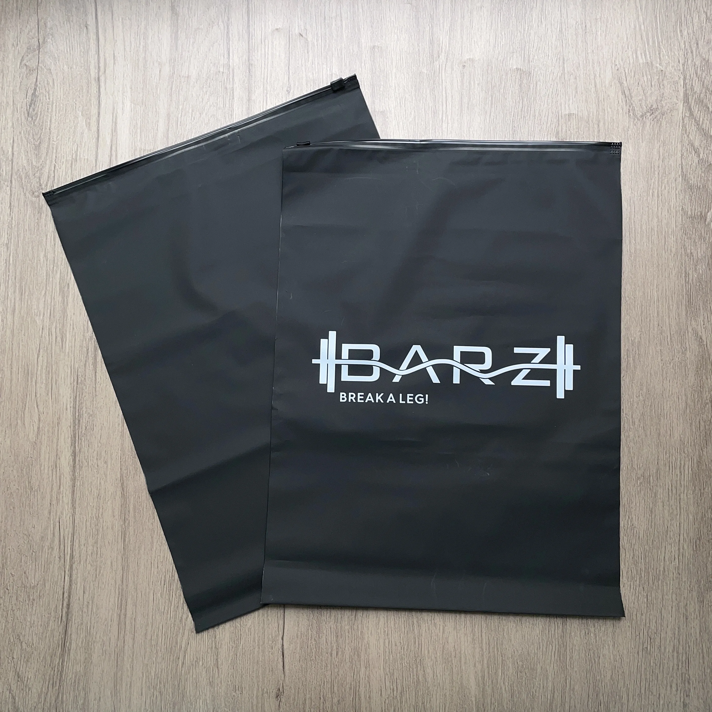 Zipper Lock Bag for Clothing Packaging, Black Zipper Bag, Customized Logo, High Quality, Low MOQ, Wholesale Boutique