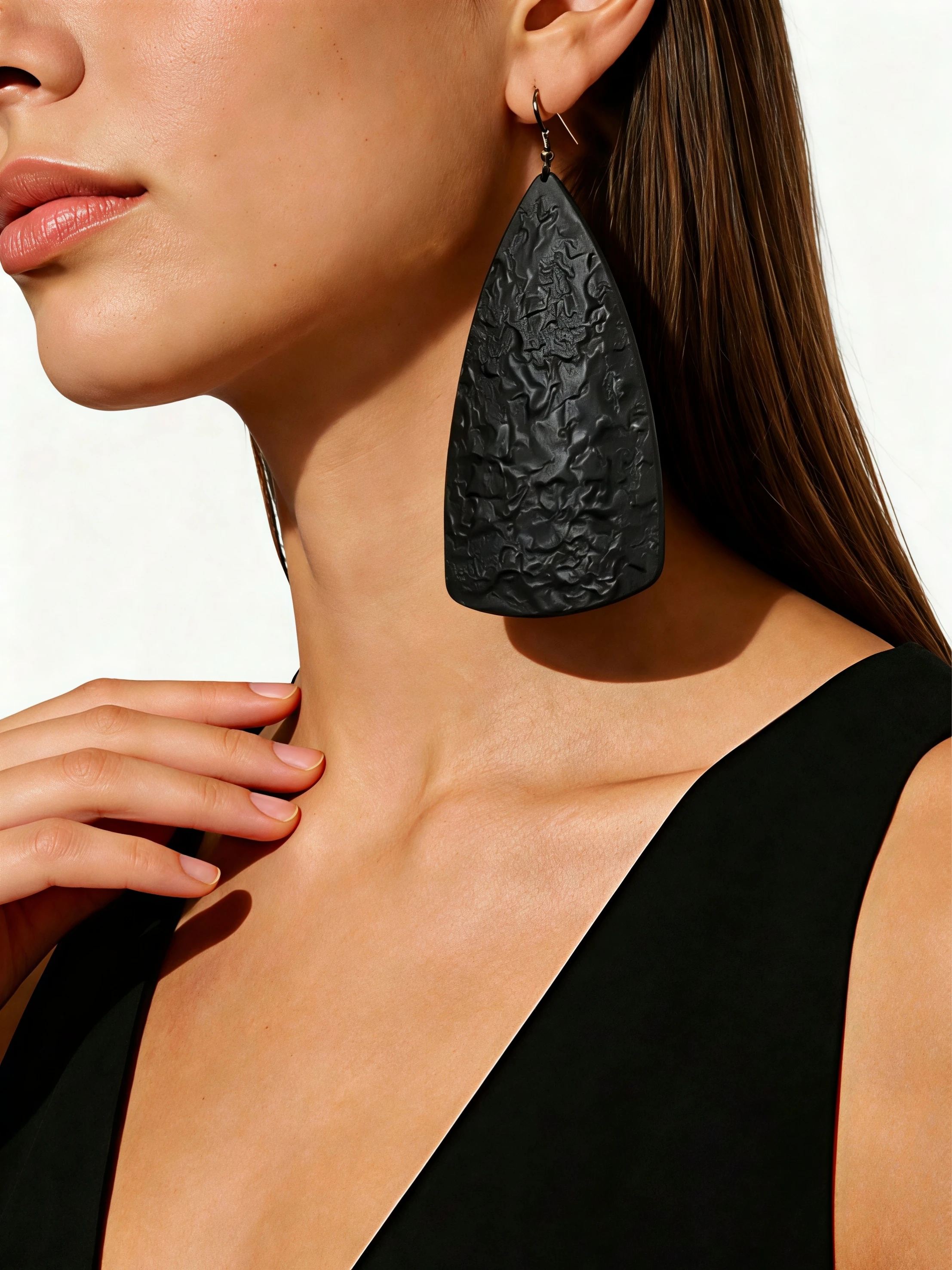 Pair of Ladies Fashion Dangle Earrings Geometric Fan Pattern Hammered Texture Metal Face Triangle Muscle Texture Earrings