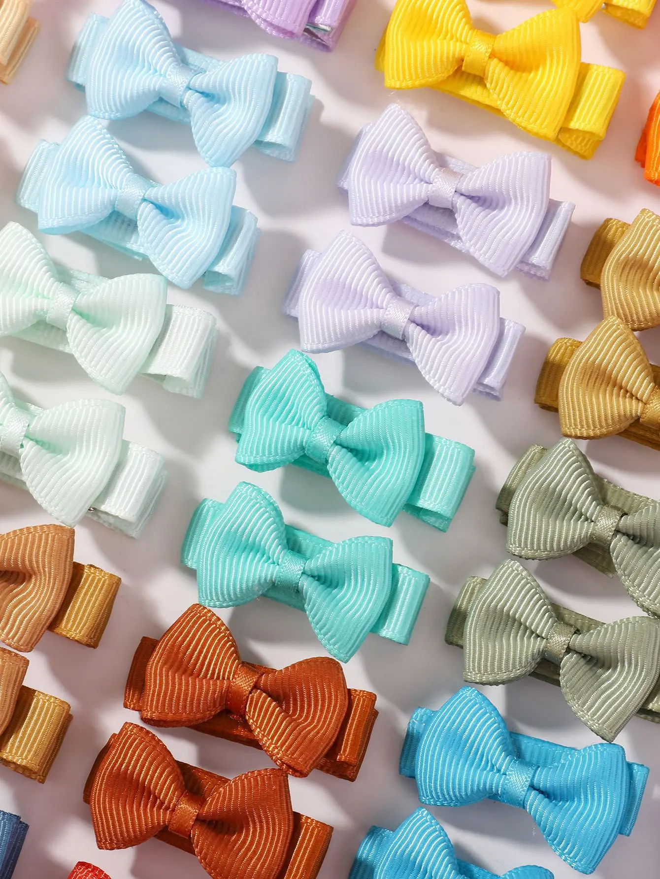 

200pcs Mini 1.3-Inch Solid Grosgrain Ribbon Hair Bow Clips Baby Girls Barrettes Hair Accessories Hairpins Headwear for Wholesale