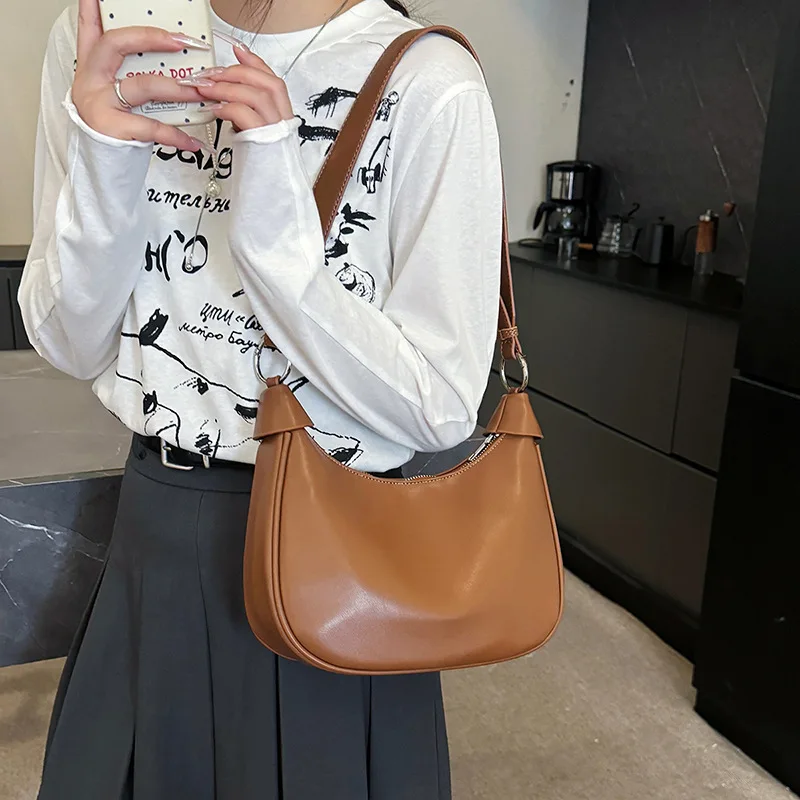 

Fashion Classic Handbag New Casual Shoulder Armpit Bag Retro Versatile Shoulder Messenger Commuter Bag Women