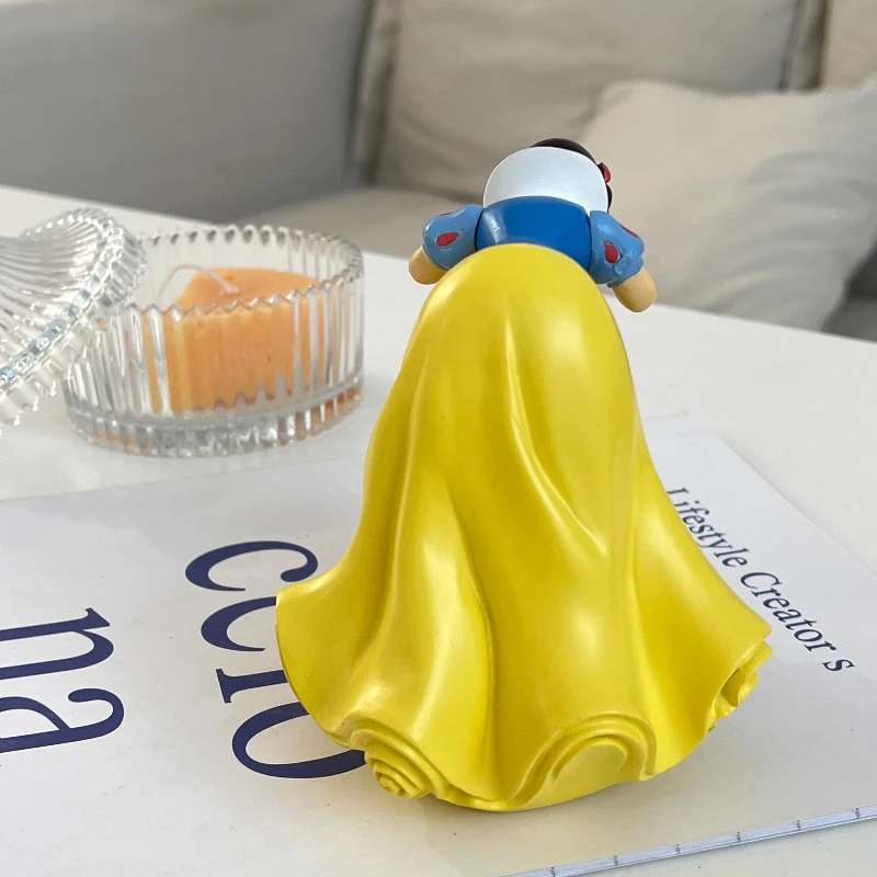 Kreskówka Królewna Śnieżka Pocałunki Krasnale Figurka Anime Model na Biurko Ozdoby Dekoracja Domu Prezent Urodzinowy dla Dzieci Zabawka