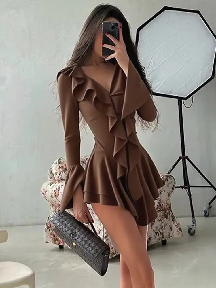 Vestido con dobladillo Irregular escalonado de gato extraño para mujer Y2K manga acampanada cuello en V vendaje elástico elegante fiesta de cumpleaños Chic Hipster ceñido al cuerpo