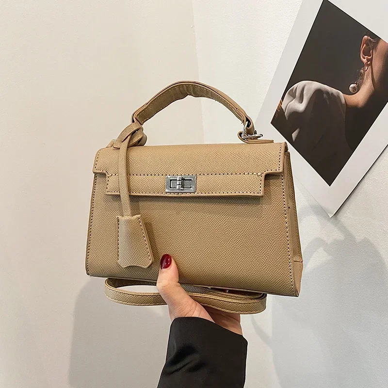 

Classic Women's Handbag Leather Messenger Bag Famous Designer Shoulder Bag Elegant Crossbody Bag Popular For Ladies