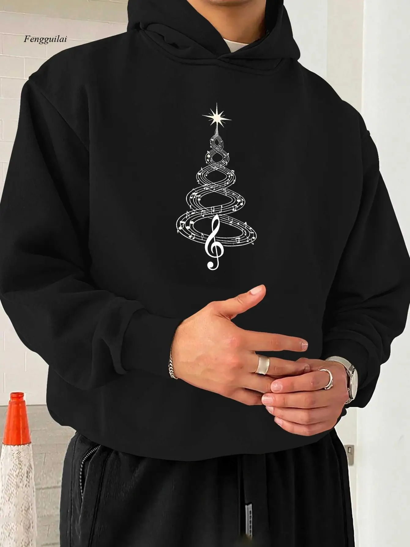 

Толстовка с капюшоном «Рождественская елка» и музыкальная нота и скрипичный ключ — черно-золотистая толстовка с принтом музыкального персонала