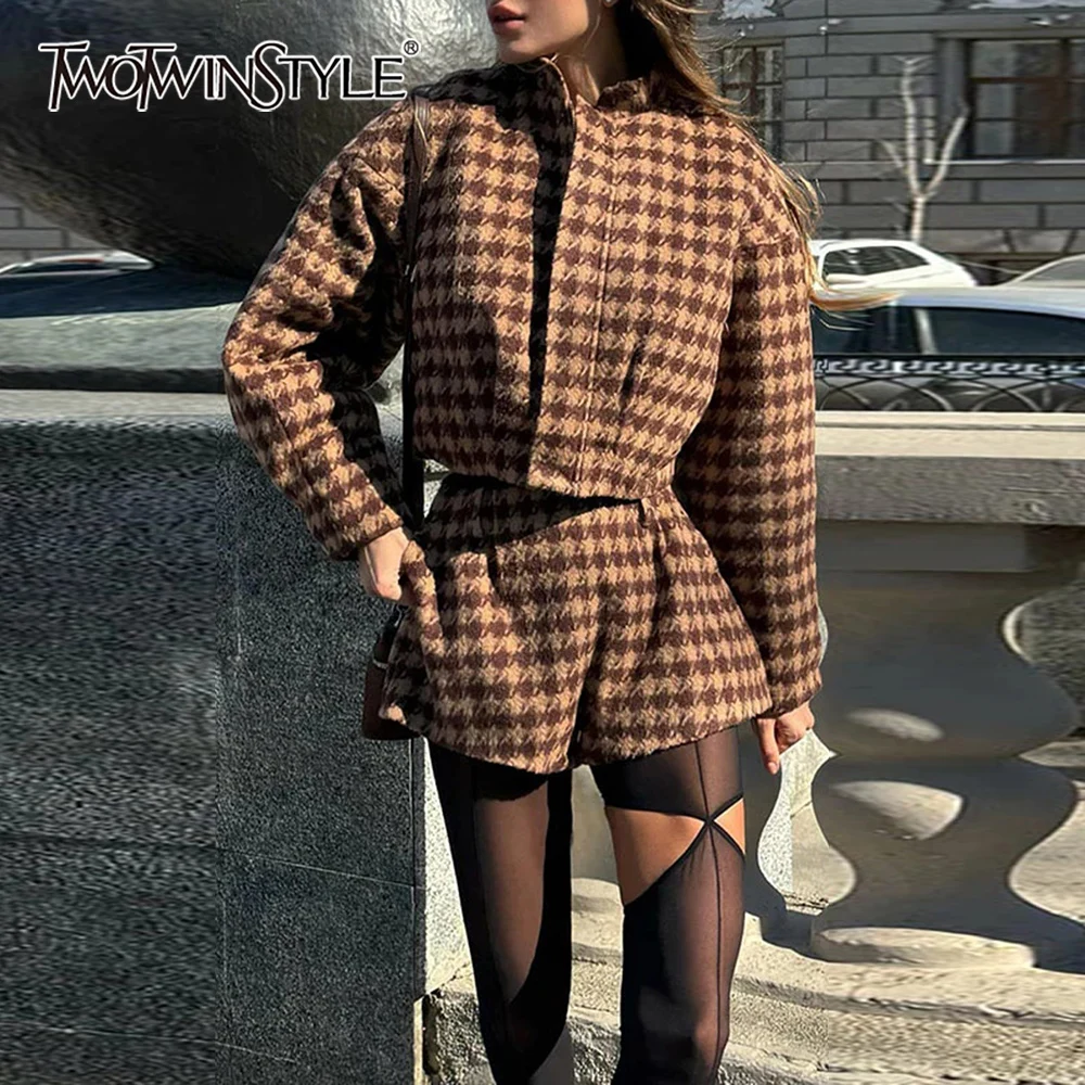 

TWOTWINSTYLE комплект из двух предметов с цветными блоками для женщин, утягивающее короткое пальто с длинными рукавами и лацканами, широкие шорты с высокой талией, женский наряд