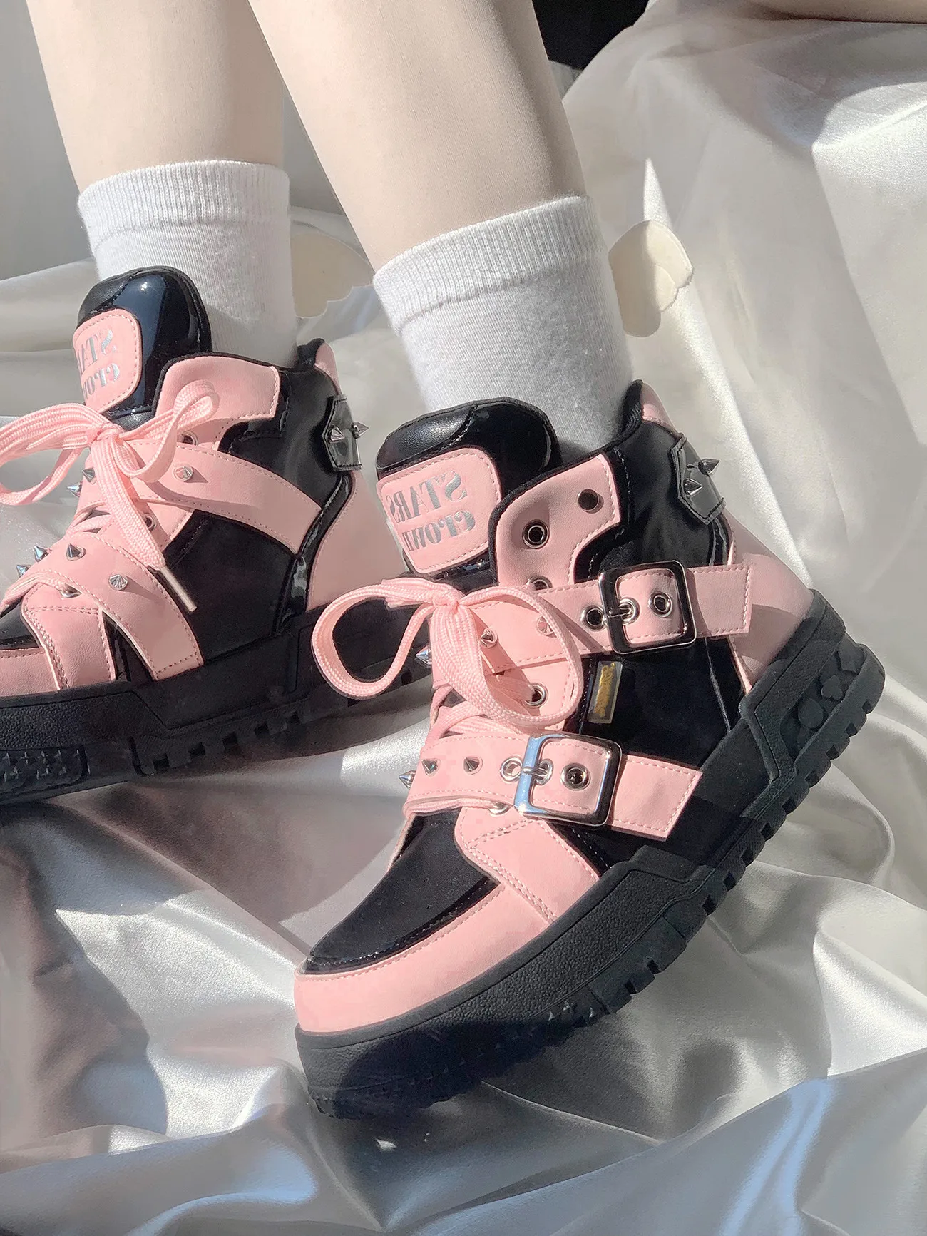 

Punk Style Starry Crown Lolita High Bang Lo Running Shoes With Rivets Subculture Thick Soles High Height Women's Lolita Shoes