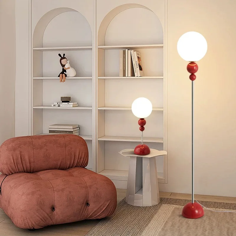 Cremiger Wind, nordische, minimalistische, kreative Blütenknospen-Pilz-Stehlampe mit vertikaler Atmosphäre für Schlafzimmer, Wohnzimmer, Bekleidungsgeschäft