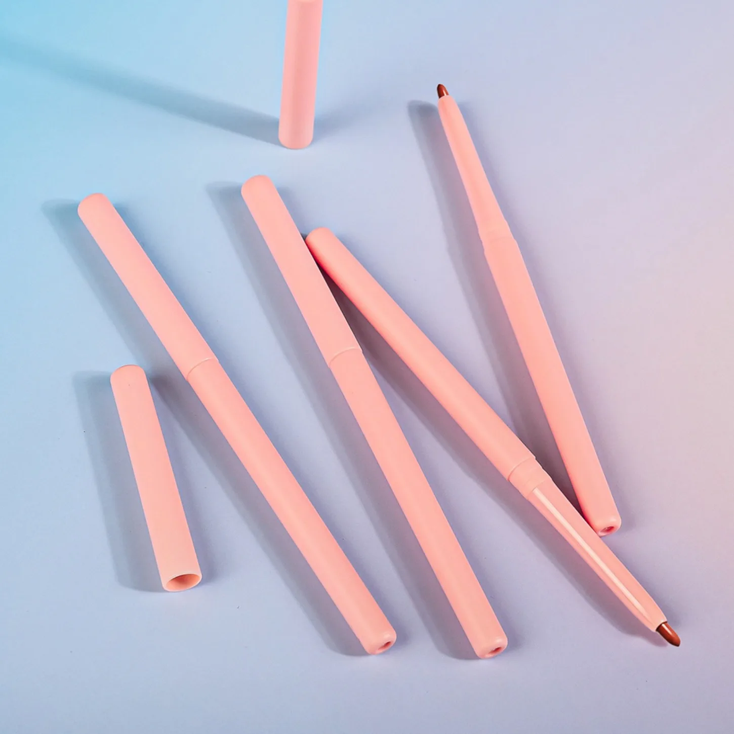 ฉลากส่วนตัวโลโก้ที่กําหนดเองมังสวิรัติขายส่งแต่งหน้า 15 สี Long Lasting Lip Liner P103-2 หลอดความโหดร้ายฟรี Beauty Bulk