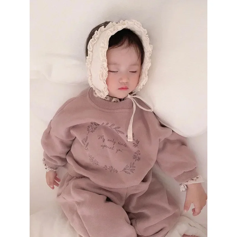 Conjuntos de otoño e invierno para niña y bebé, conjunto de sudadera gruesa de terciopelo, Tops con estampado de letras de algodón polar y pantalones lisos, 2 uds.