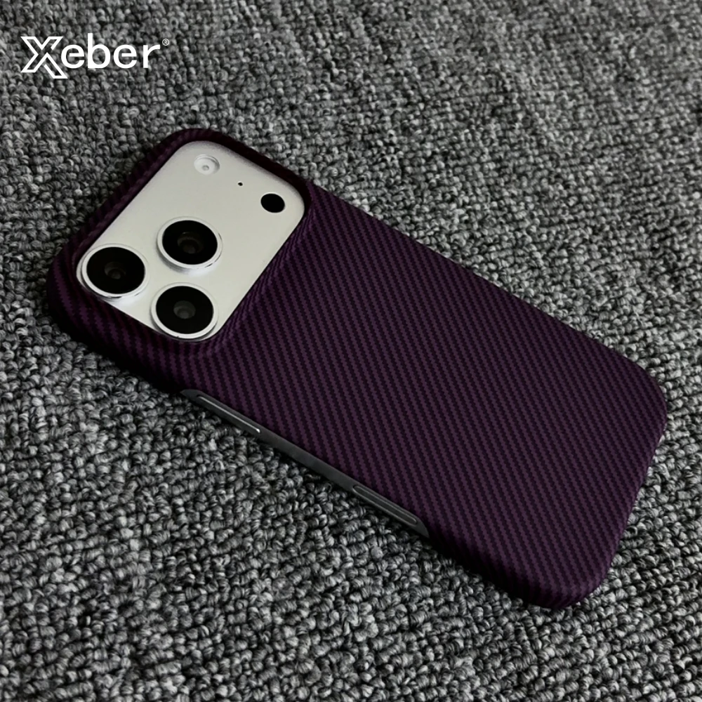 Coque rigide à texture en fibre de carbone mate et aimantée pour iPhone 18, 17, 16, 15, 14, 13, 12 Pro Max, compatible avec la recharge sans fil MagSafe.