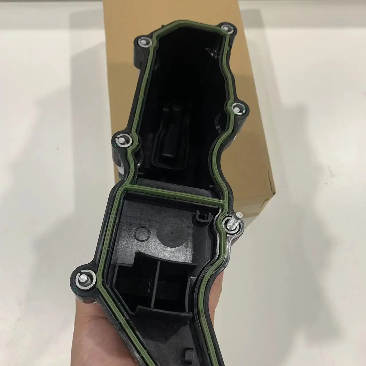 

AADD-LR110464 Cylinder Head Cover For Land Rover Range Rover Evoque Discovery 2.0