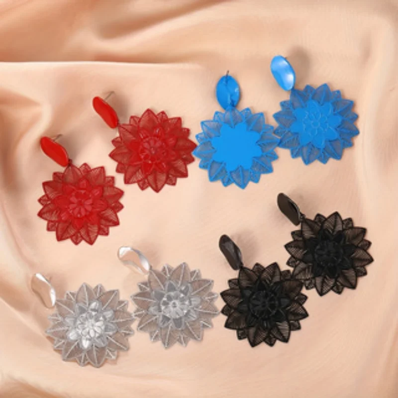 1 Pair of Elegant Ultra-Thin Computer Chip Lace Flower Earrings Suitable for Women, Textured Pendant Earrings, Hollow Flower Earrings, Sunflower Pendant Earrings, Perfect for Daily Wear and as a Gift