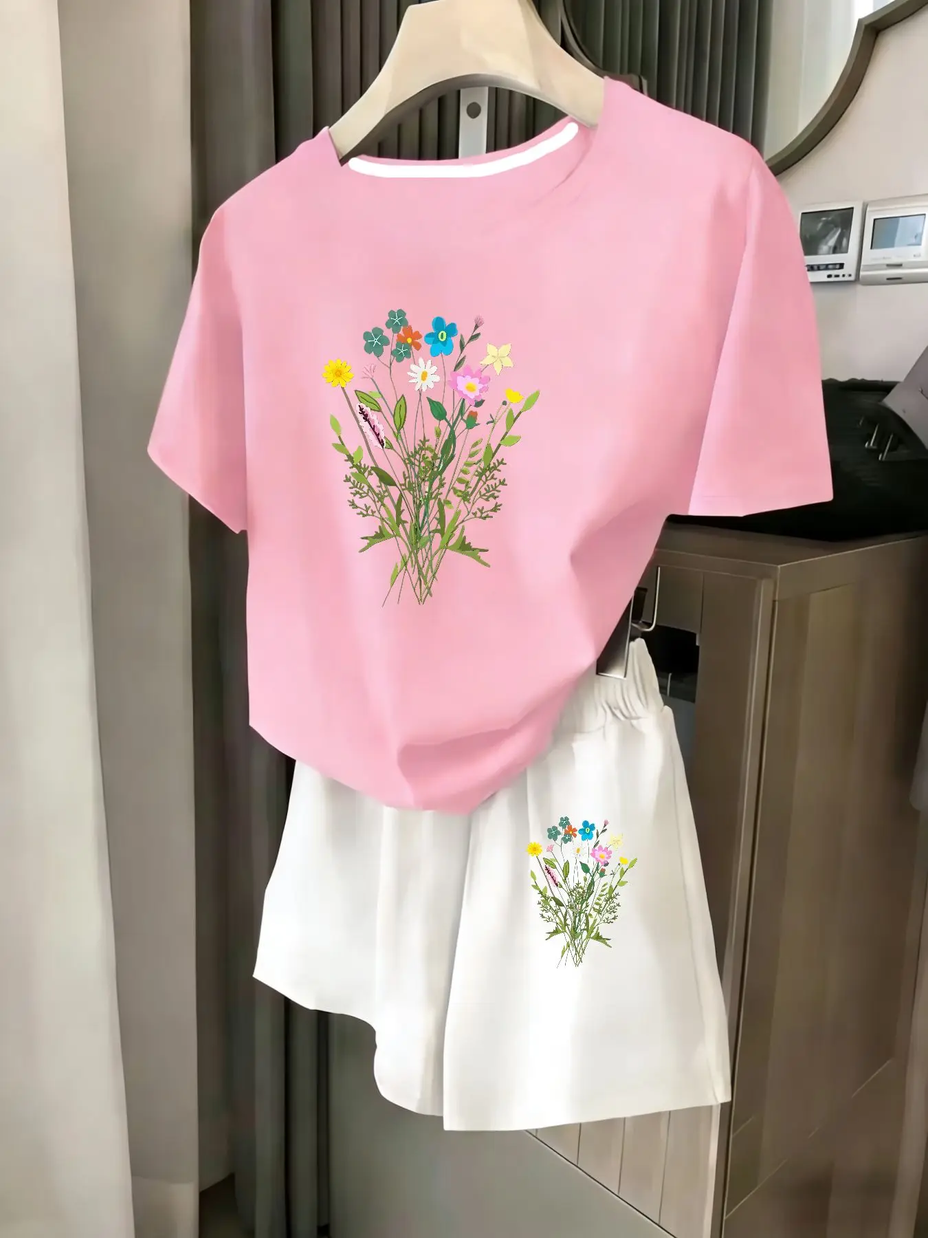 

Ladies 2-Piece Set Summer Beach Vacation Casual round Neck Short Sleeve Random Print T-Shirt Elastic Waist Shorts Suit Comfortab