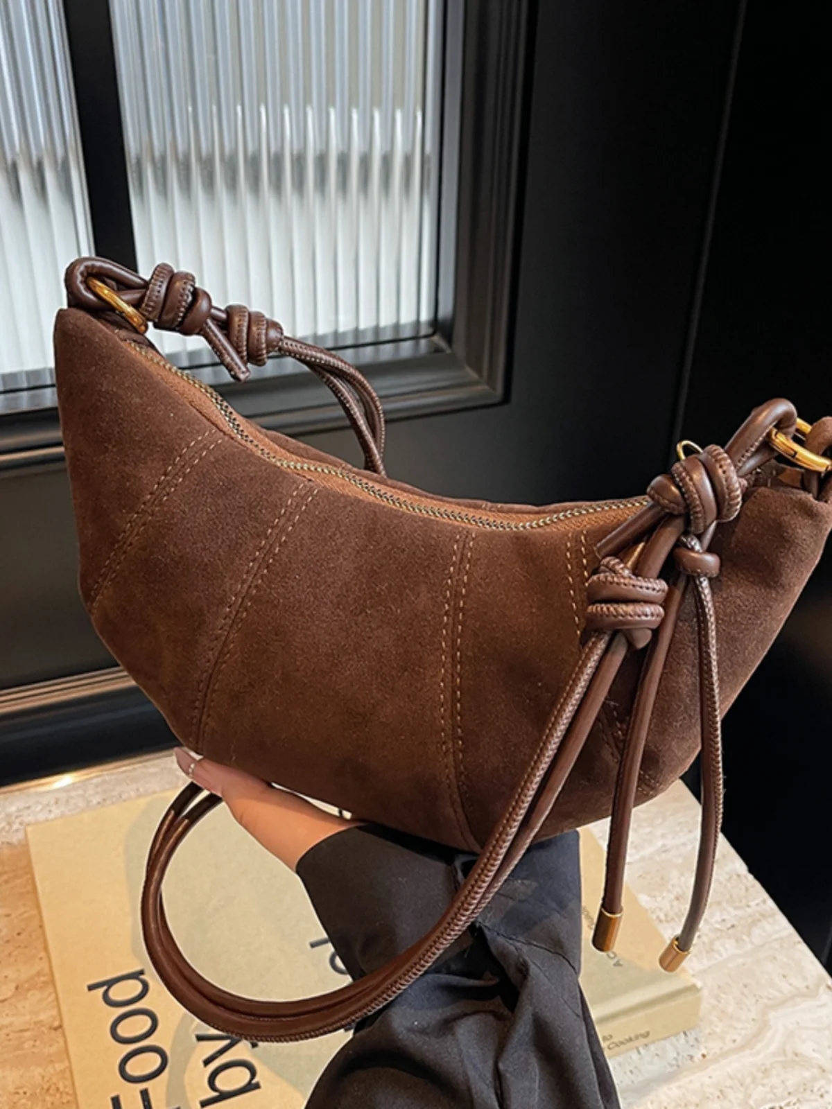

Premium Feel Retro Frosted Leather Horn aped oulder Crossbody Bag for Women Dumpling Sle Bag Versatile Autumn New Arrival