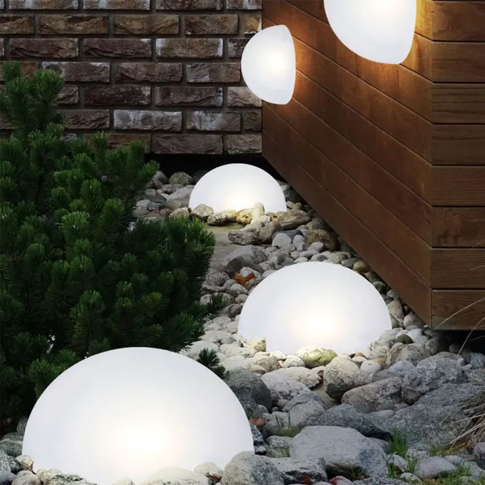 Modern Spherical Shape LED Solar Lamp Durable Plastic Design for Garden IP65 Rating