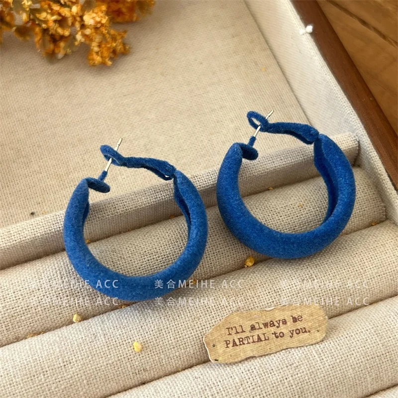 GANPUP Einfache Silberfarbene Hohle Herz-Creolen für Frauen, Alltagsschmuck, Modische Ohrschmuck-Geschenke für Partys, Damenohrringe – Detail 5