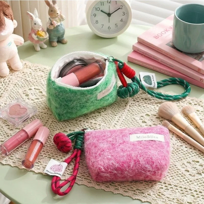 

Милая милая плюшевая сумка для мелочи, милая креативная сумка для хранения ремешка контрастного цвета, портативная сумка для наушников, маленький чехол для карт с помадой