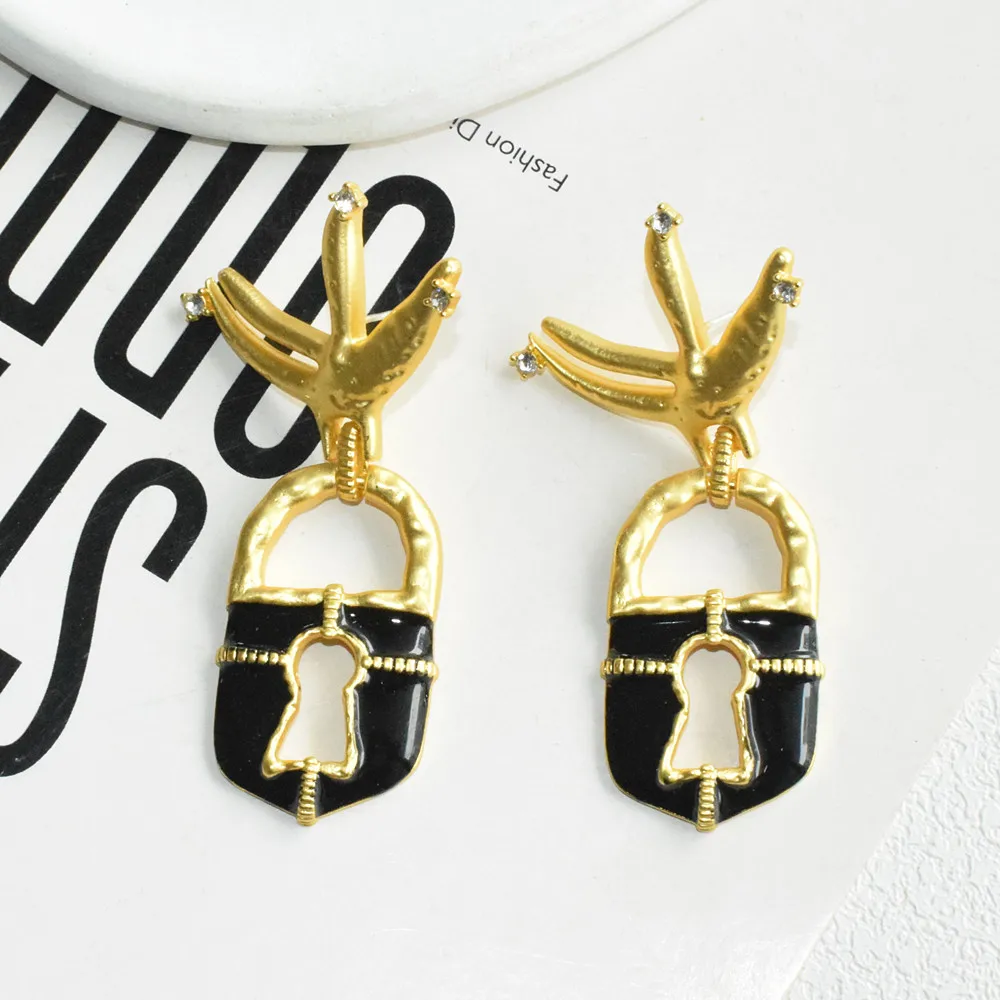 Vintage Übertriebene Metall-Ohrringe mit Schwarzem Emaille-Schloss für Damen, Modeschmuck, Trendige Statement-Kleidungsaccessoires – Detail 5