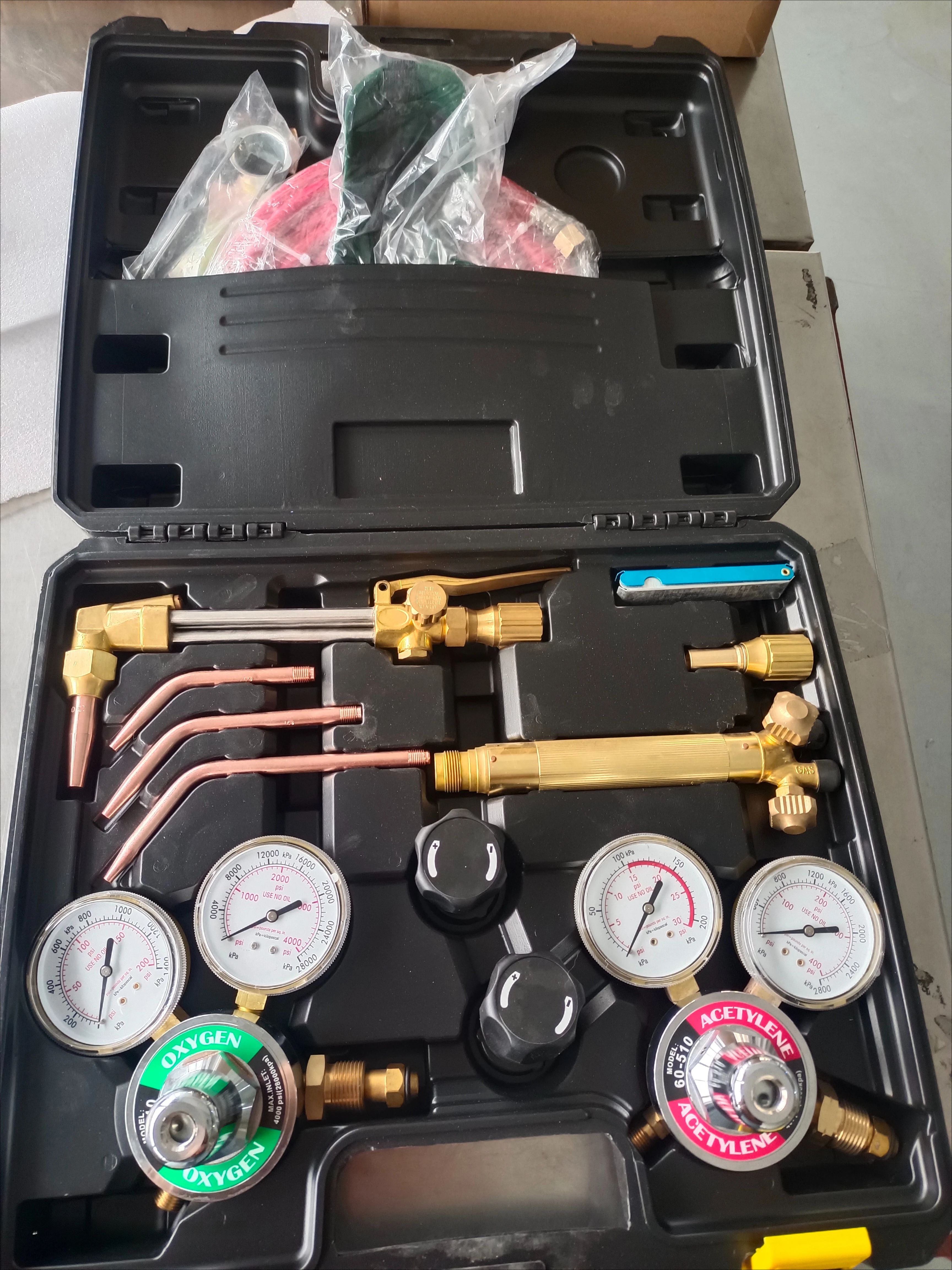 Welding and Cutting Set Use for Africa With Torch Pipe Nozzles and Oxygen Acetylene Regulators