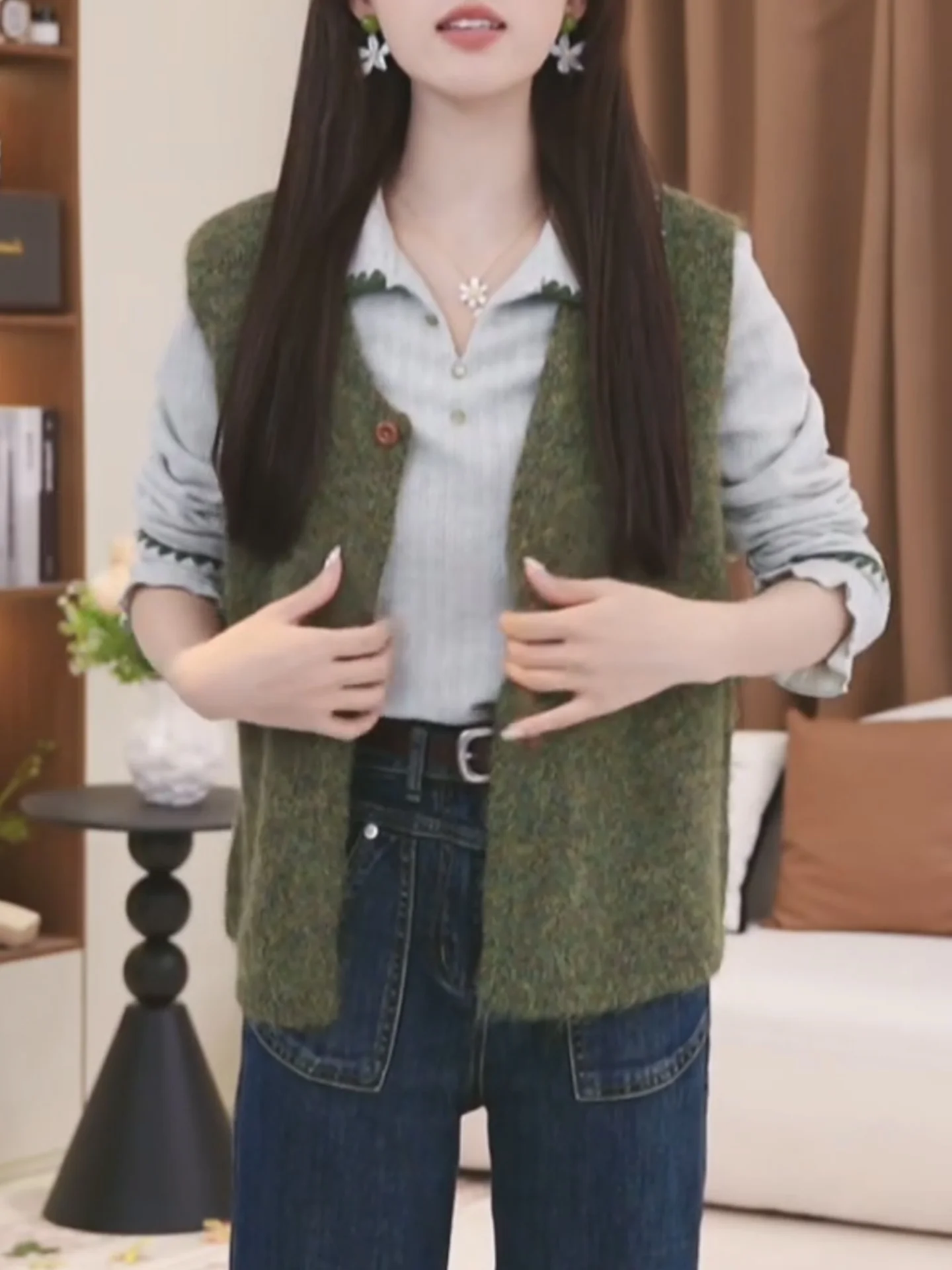 

Корейский простой круглый вязаный жилет Svel для женщин, в стиле милитари, с двумя пуговицами, универсальный, для многослойных образов, осень-зима