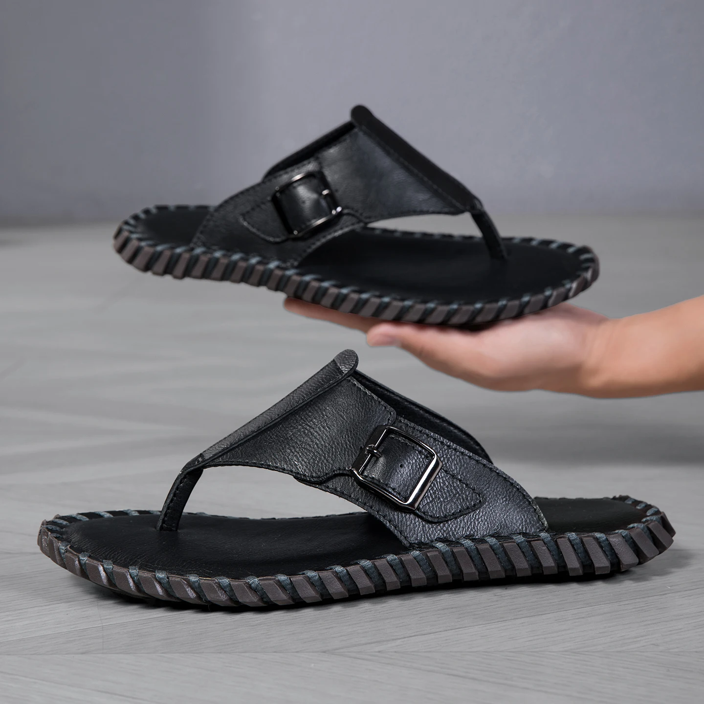 

2026 Summer New Men's Plus Size Leather Flip Flops,Soft Sole Comfortable Non-slip Wear-resistant Beach Slippers for Outdoor Wear