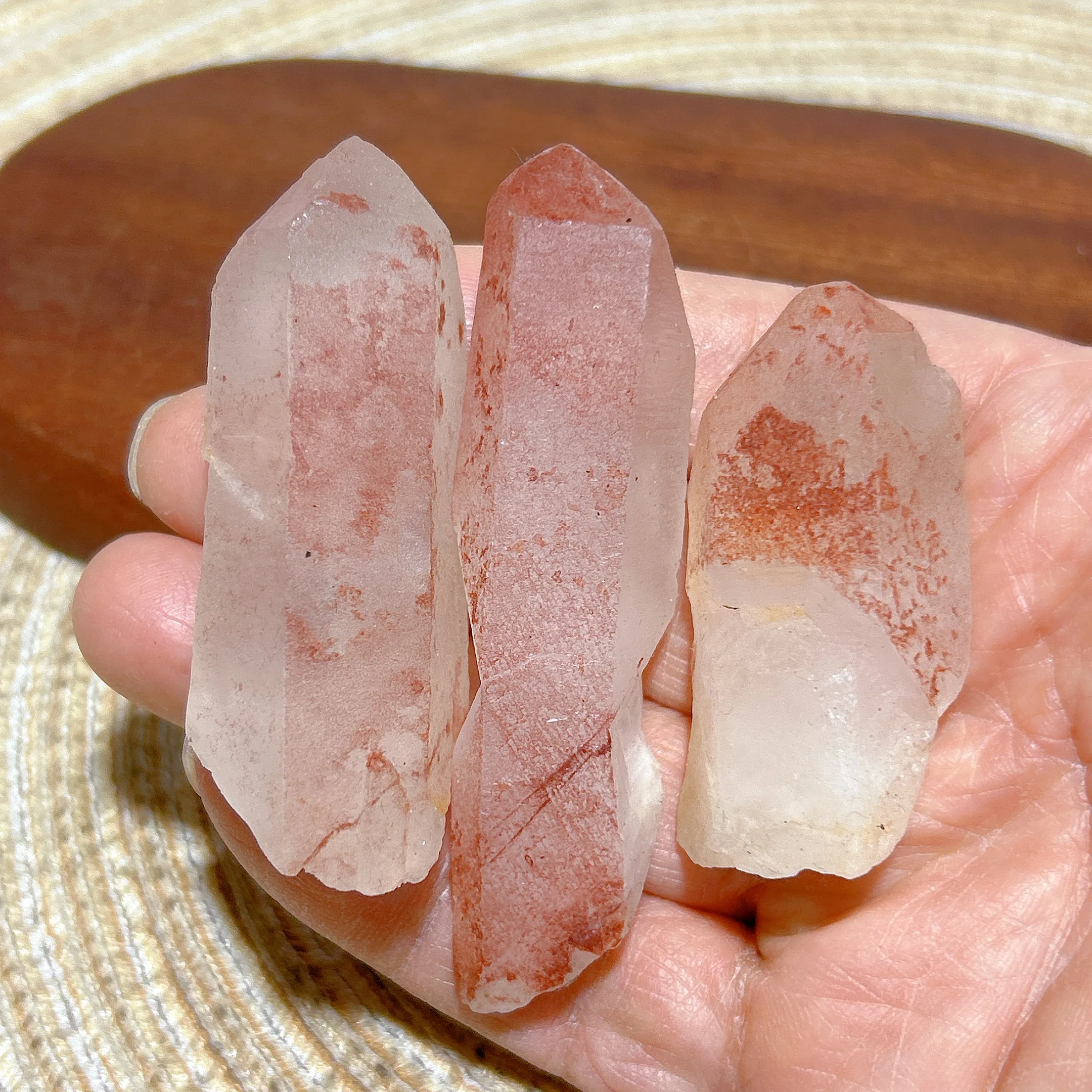 

Natural Crystal Red Face Clear Quartz Raw Stone Specimen Healing High Quality Gemstones Mineral Energy Home Decorations Gift