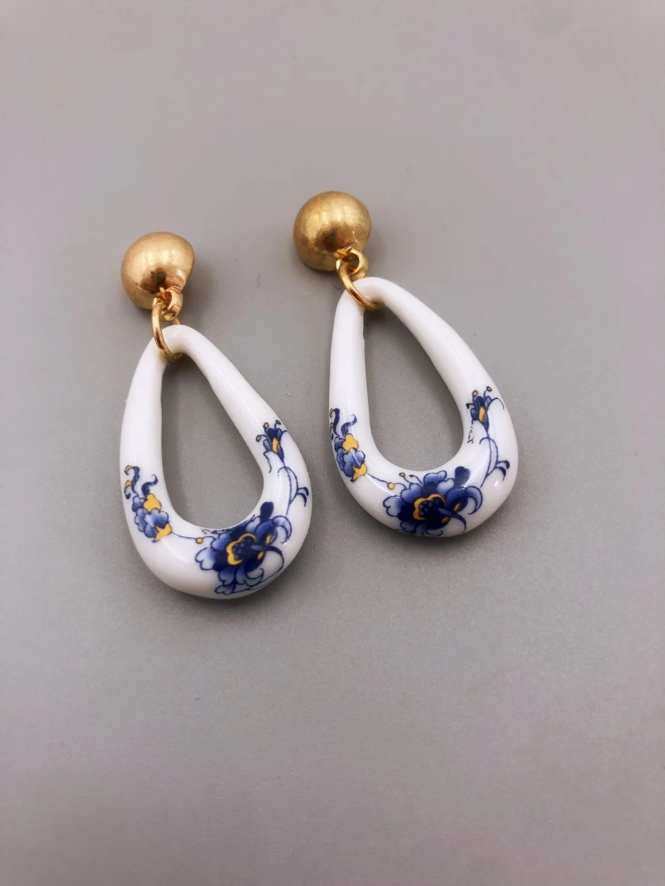 Elegant Waterdrop-shaped Ceramic Earrings for Women\'s Everyday Look