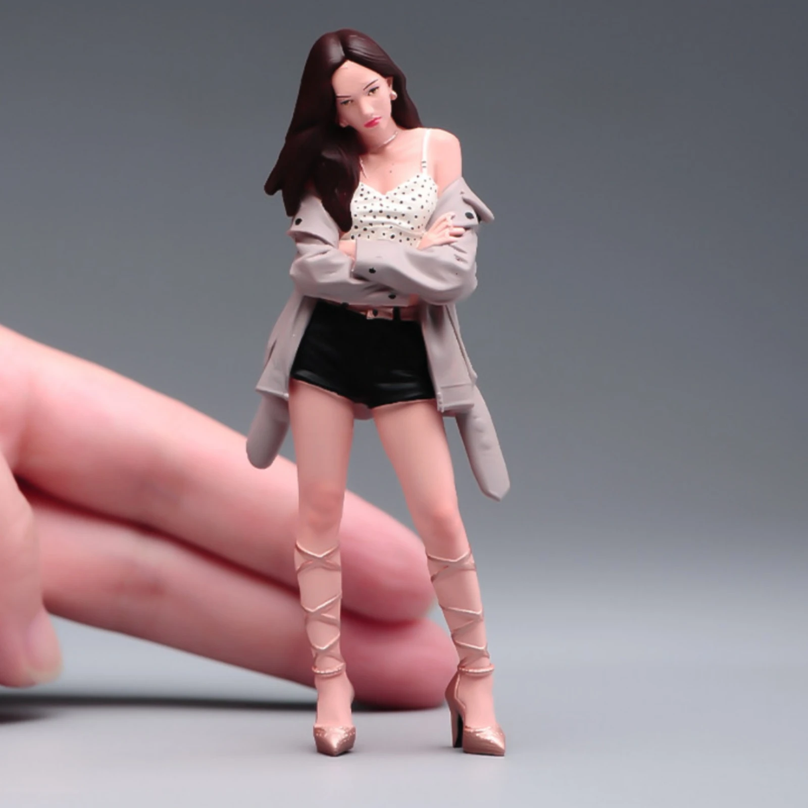 Fashion Girl Miniature Detailed Carving Hand-Painted Female Figurine Resin Mini Girl Collectible Tiny Standing Lady