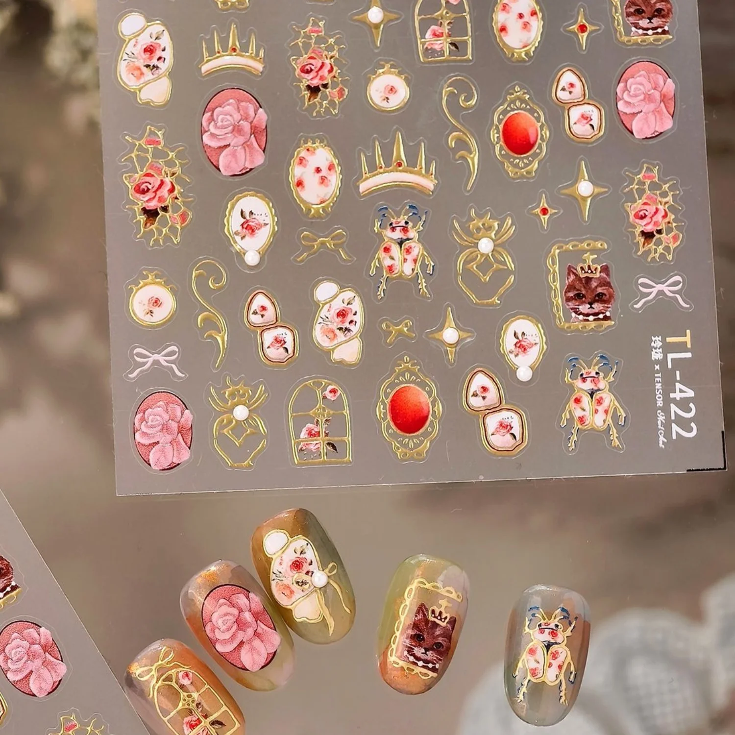 Elegante französische Retro-Rosen-Blumen 5D Nagelkunst-Aufkleber Katze Goldrahmen Krone Perle Spitze Zarte Selbstklebende Nagelkunst-Sticker